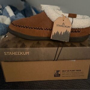 Staheekum Women's Slippers
Size 9
